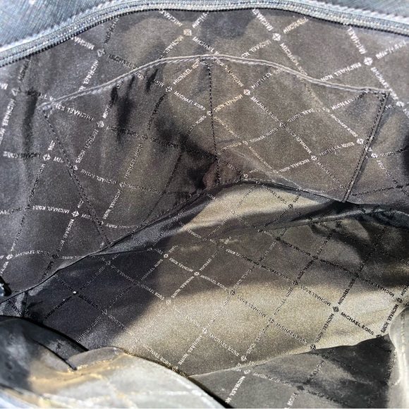 Michael Kors Gilly Large Tote Black Like NEW - Picture 10 of 12